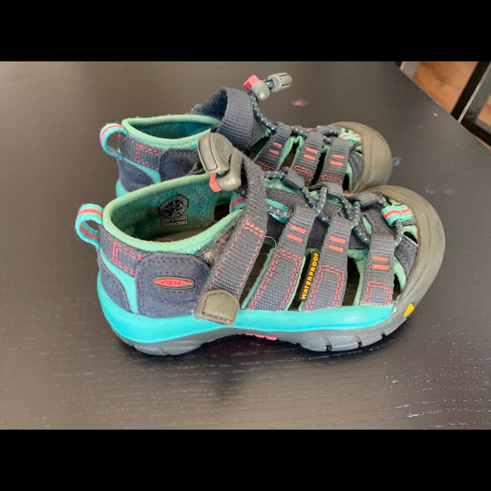 Keens kids shoes girls size 8